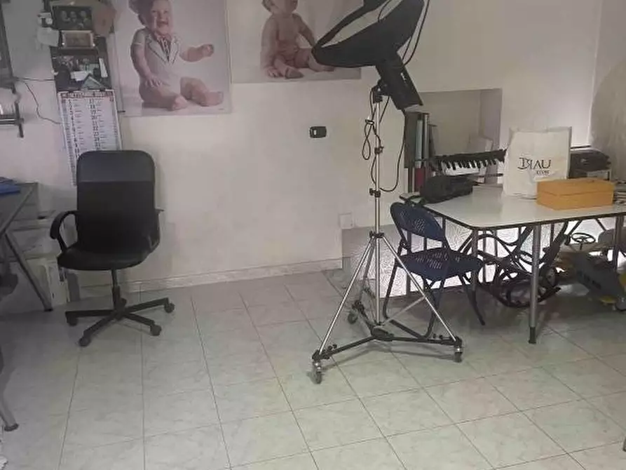 Immagine 6 di Locale commerciale in vendita  in VIA COSTANTINOPOLI a Aversa