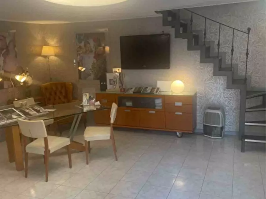 Immagine 3 di Locale commerciale in vendita  in VIA COSTANTINOPOLI a Aversa