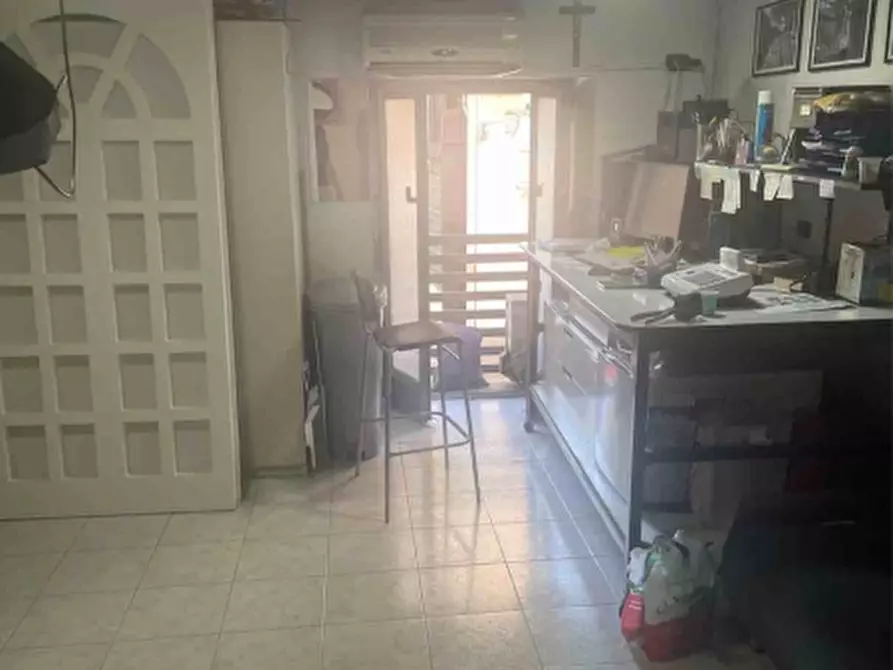 Immagine 4 di Locale commerciale in vendita  in VIA COSTANTINOPOLI a Aversa