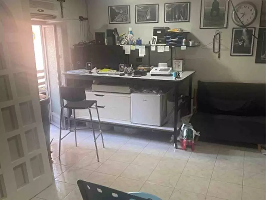 Immagine 5 di Locale commerciale in vendita  in VIA COSTANTINOPOLI a Aversa