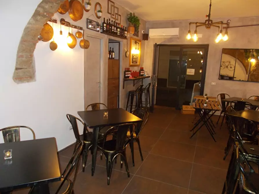 Immagine 2 di Locale commerciale in affitto  in piazza   san nicola snc a Aversa