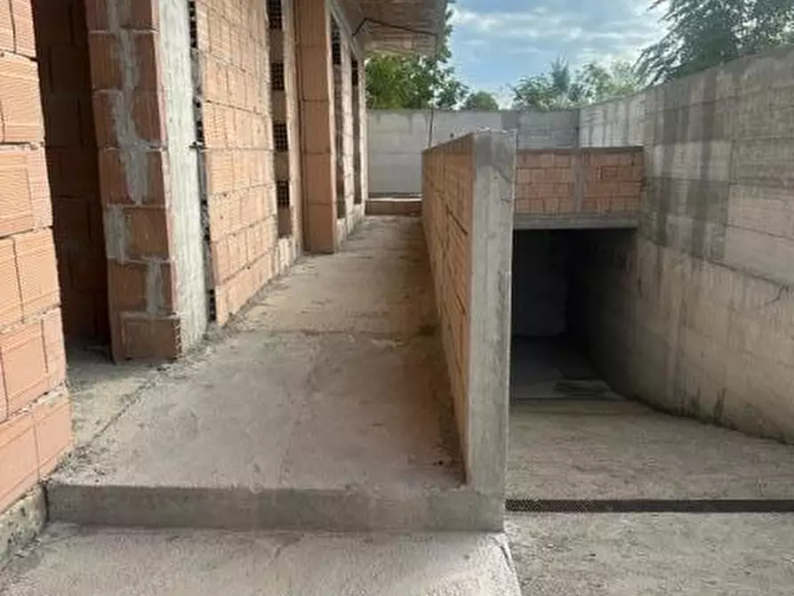 Immagine 4 di Palazzo in vendita  a Parete