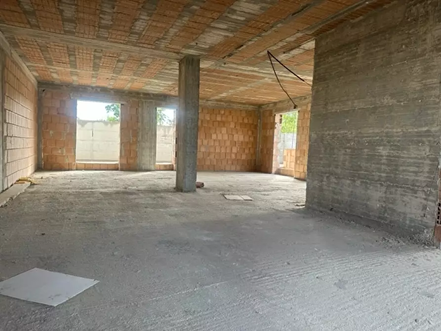 Immagine 7 di Palazzo in vendita  a Parete