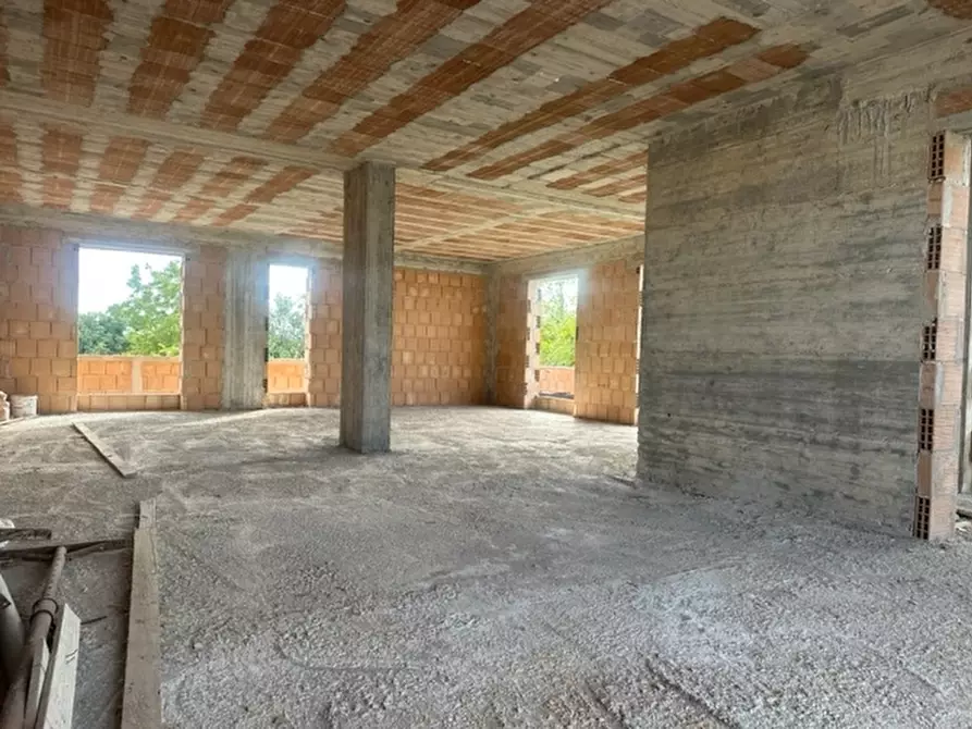 Immagine 12 di Palazzo in vendita  a Parete