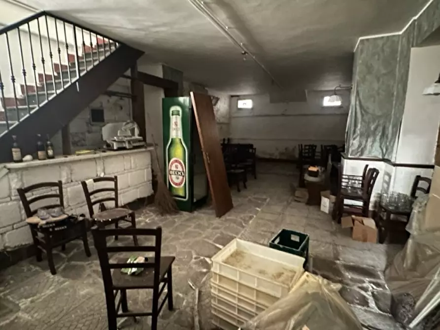 Immagine 8 di Locale commerciale in vendita  in VIA TESCIONE 66 a Caserta