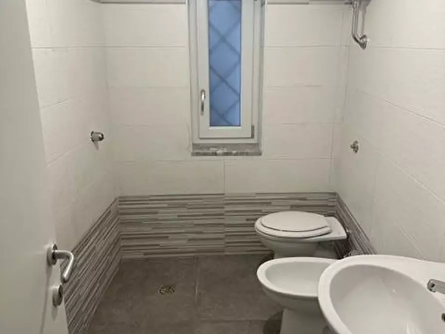 Immagine 2 di Locale commerciale in affitto  in VIA DELLA REPUBBLICA a Parete