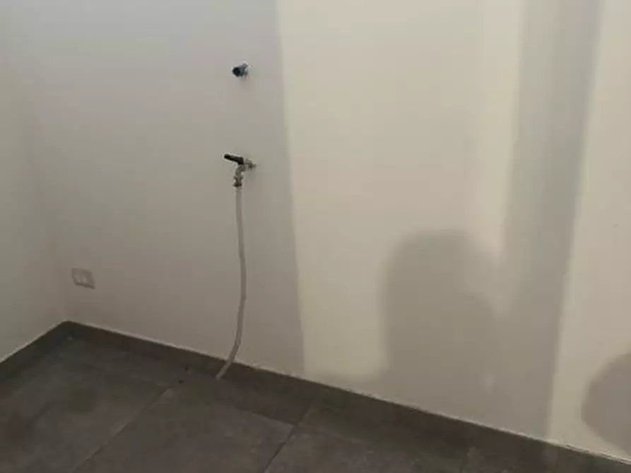 Immagine 3 di Locale commerciale in affitto  in VIA DELLA REPUBBLICA a Parete