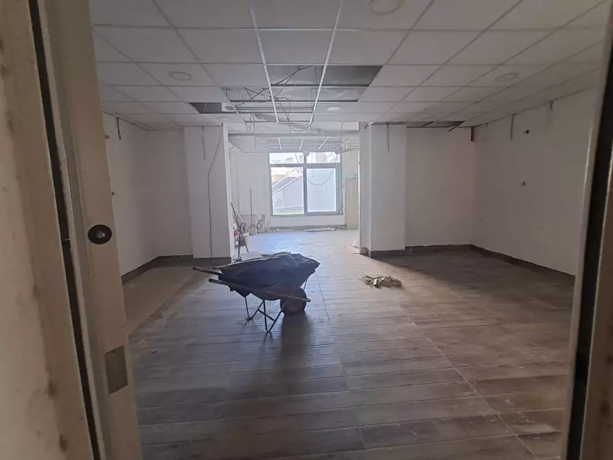 Immagine 2 di Ufficio in affitto  in VIA ROMANIELLO SNC a Trentola Ducenta