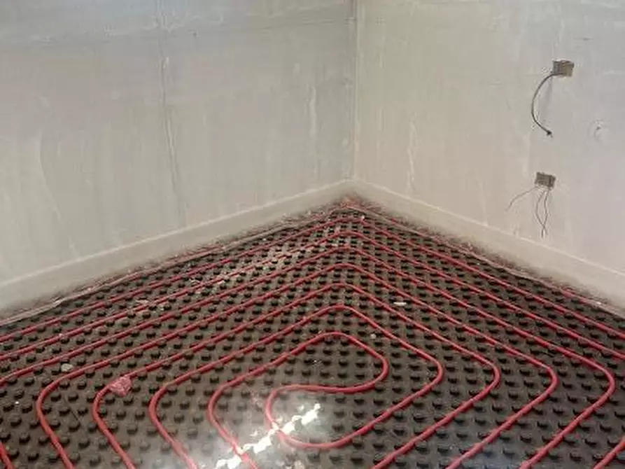 Immagine 10 di Villa in vendita  in VIA ALESSANDRO MANZONI SNC a Parete