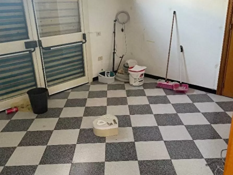 Immagine 2 di Locale commerciale in affitto  in VIA  SALVO D 'ACQUISTO SNC a Aversa