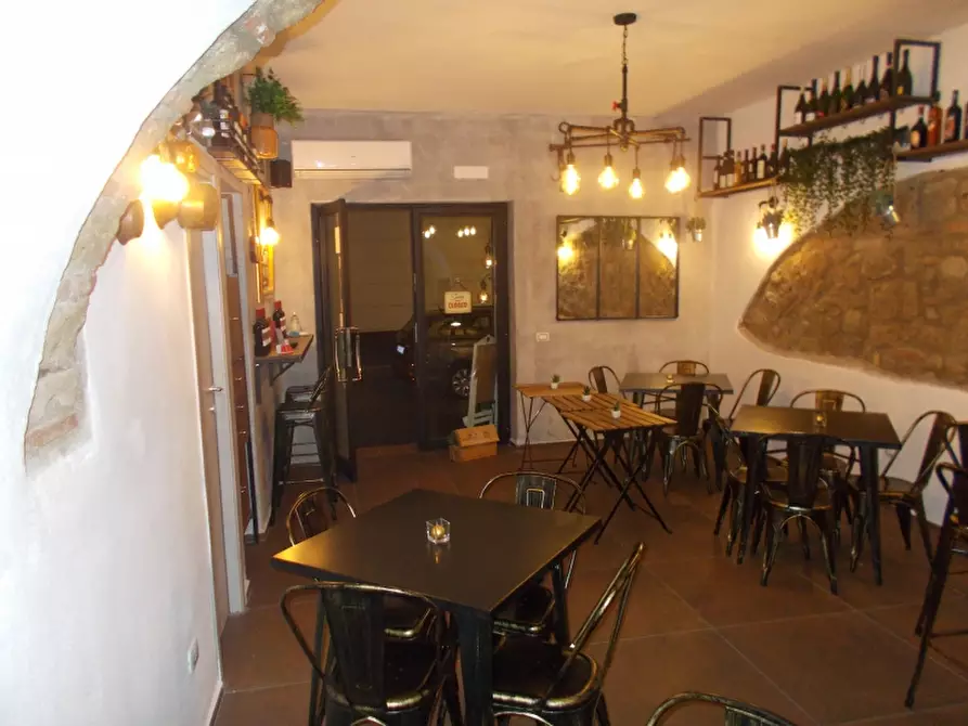 Immagine 2 di Locale commerciale in vendita  in PIAZZIA  SAN  NICOLA SNC a Aversa