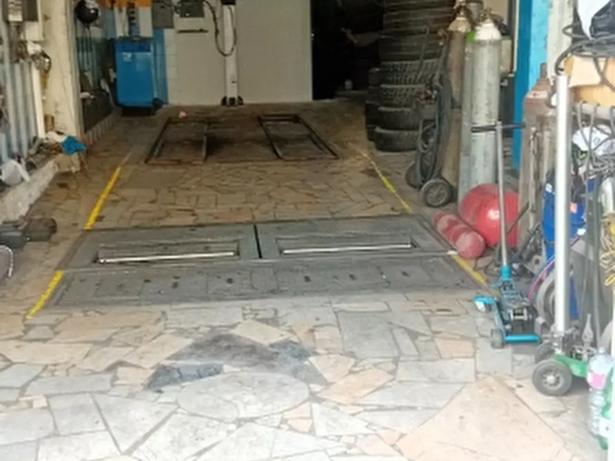 Immagine 1 di Locale commerciale in affitto  in VIALE EUROPA 393 a Aversa