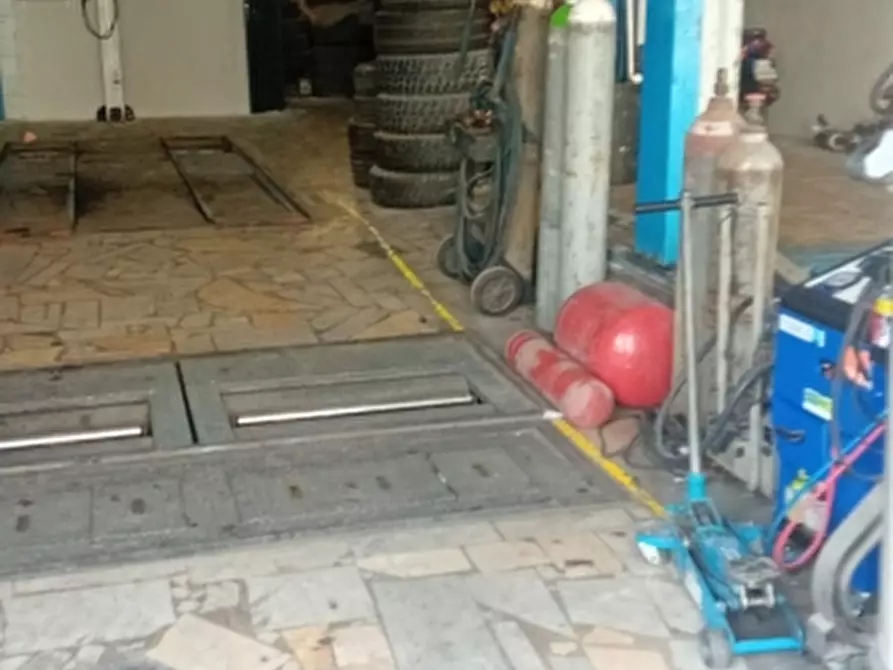 Immagine 3 di Locale commerciale in affitto  in VIALE EUROPA 393 a Aversa