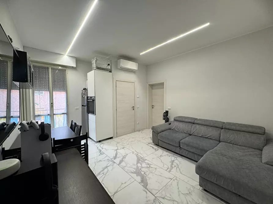 Immagine 1 di Appartamento in vendita  a Modena