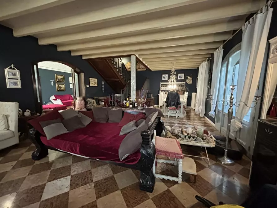 Immagine 9 di Villa in vendita  a Carpi