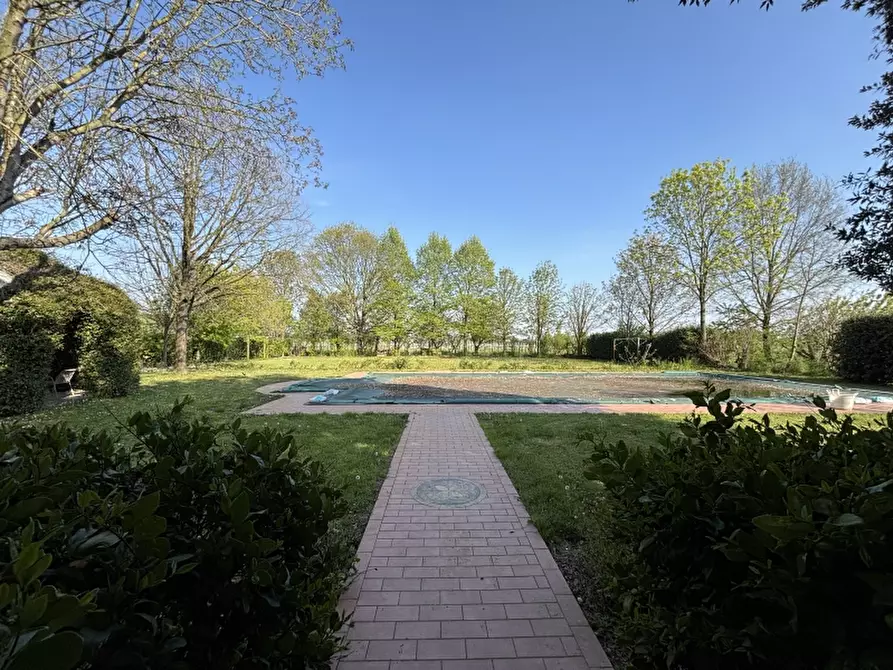 Immagine 2 di Villa in vendita  a Carpi