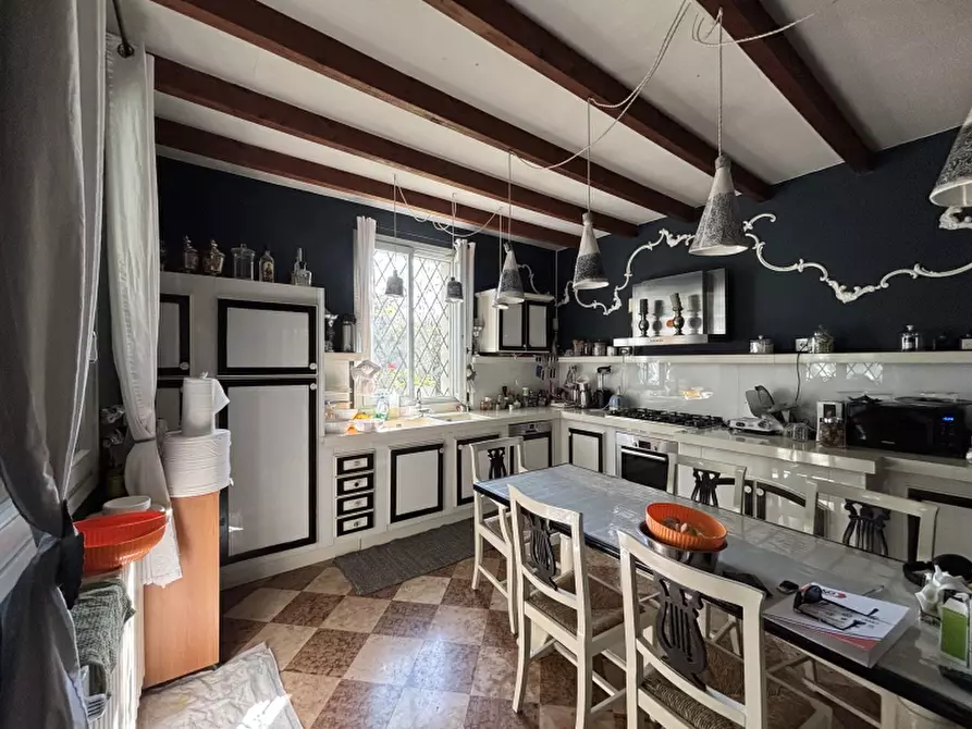 Immagine 12 di Villa in vendita  a Carpi