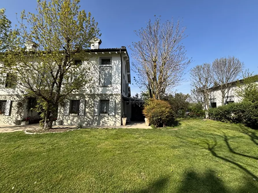 Immagine 5 di Villa in vendita  a Carpi