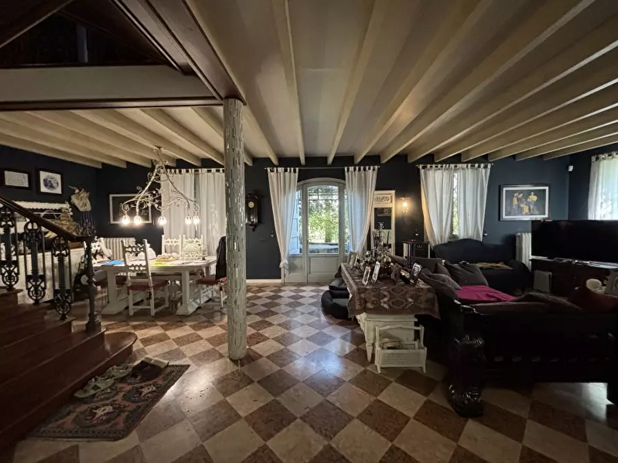 Immagine 10 di Villa in vendita  a Carpi