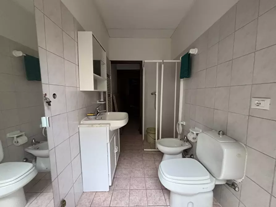 Immagine 11 di Negozio in vendita  a Carpi