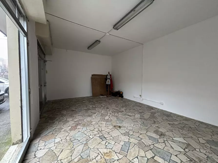 Immagine 3 di Negozio in vendita  a Carpi