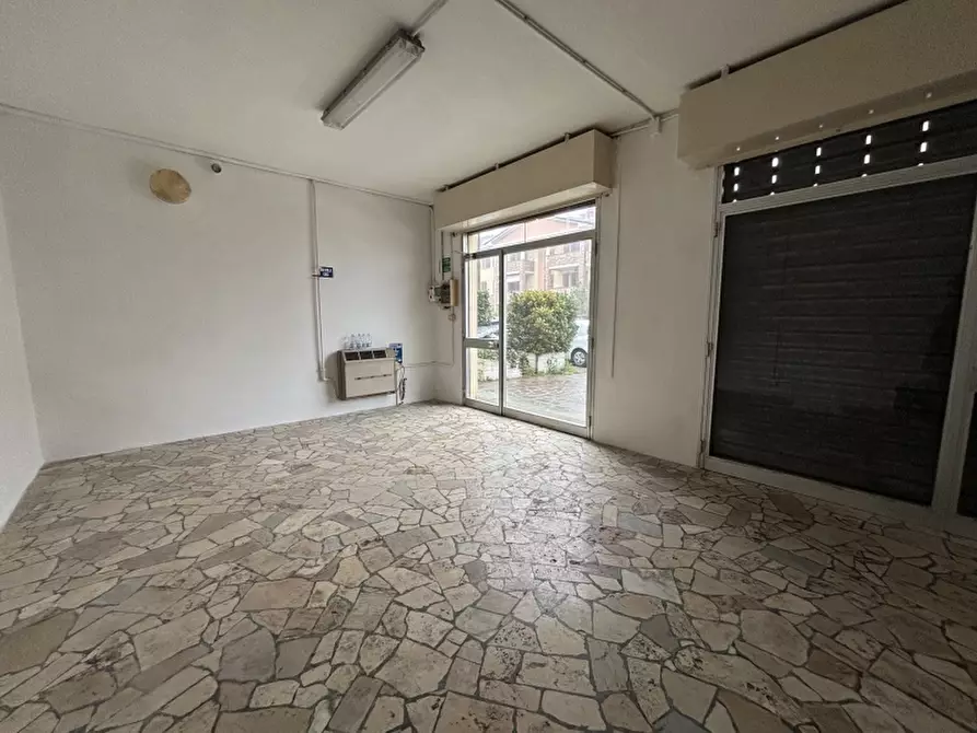 Immagine 6 di Negozio in vendita  a Carpi