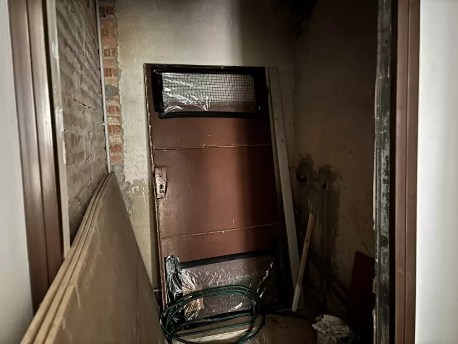 Immagine 9 di Negozio in vendita  a Carpi