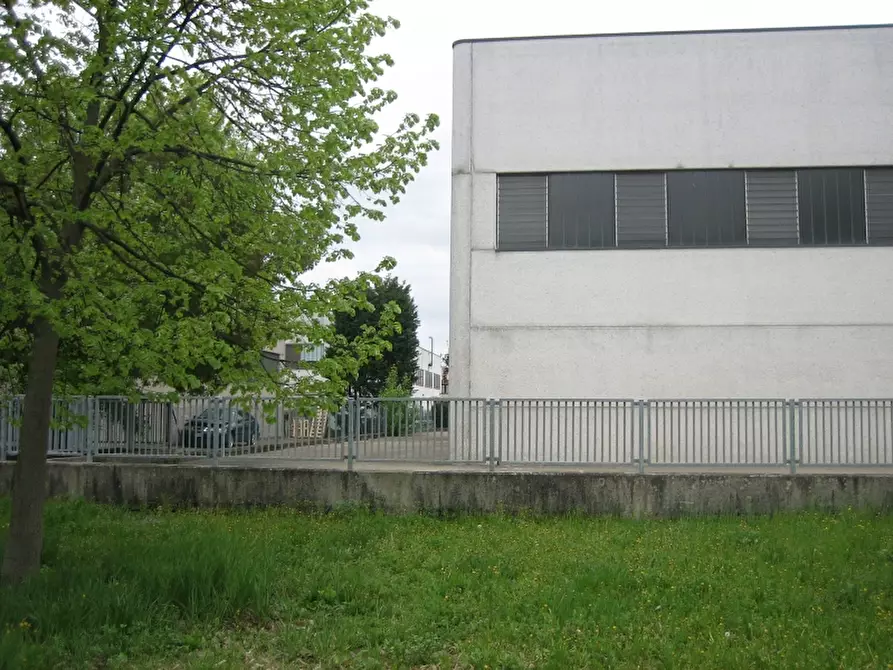 Immagine 1 di Capannone industriale in vendita  a Rolo