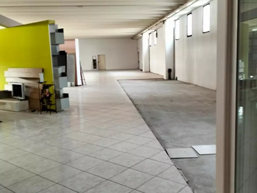 Immagine 6 di Capannone industriale in vendita  a Rolo