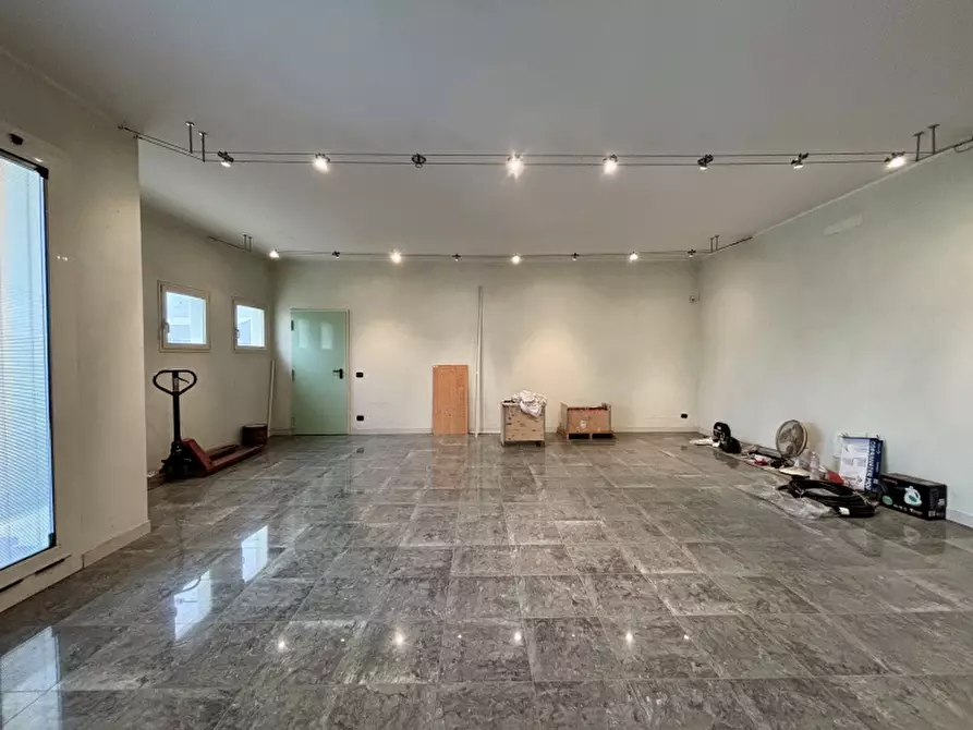 Immagine 10 di Capannone industriale in vendita  a Carpi