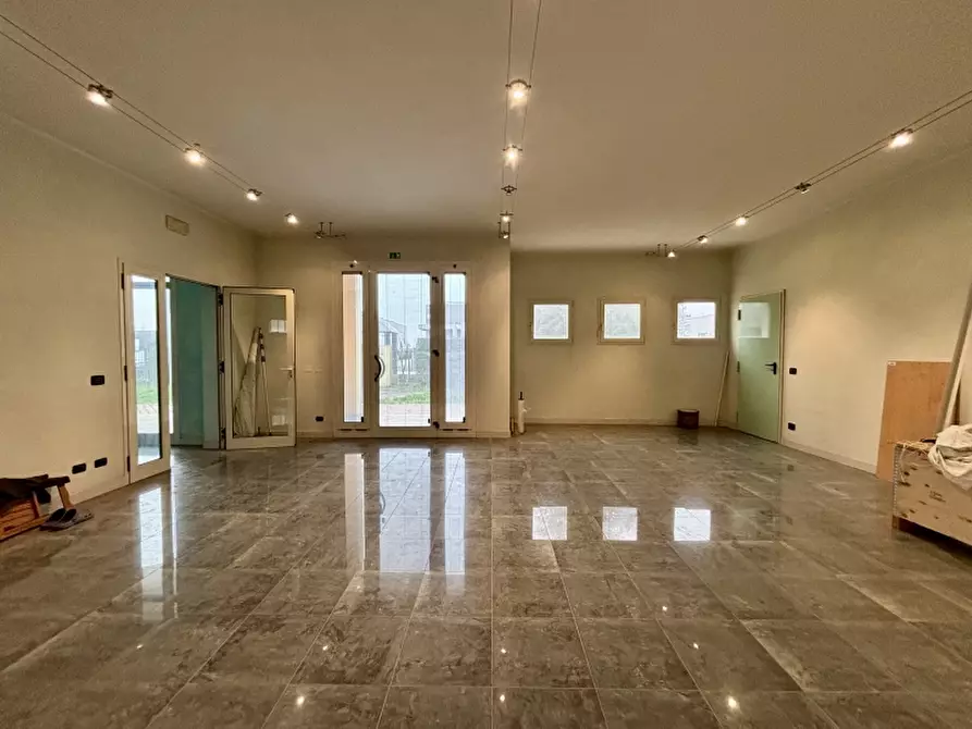 Immagine 11 di Capannone industriale in vendita  a Carpi