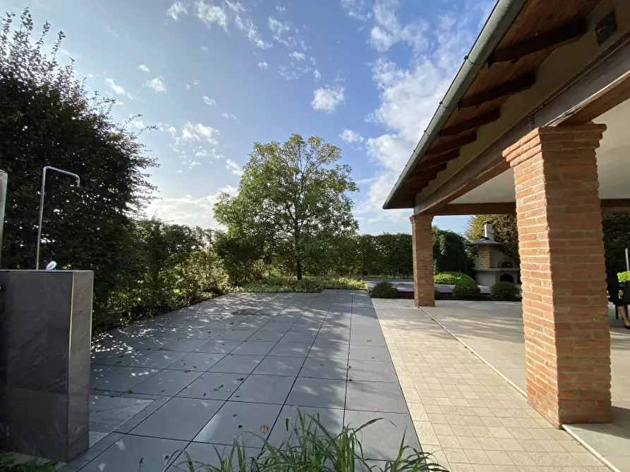 Immagine 2 di Villa in vendita  a Castelfranco Emilia