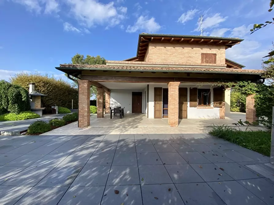 Immagine 1 di Villa in vendita  a Castelfranco Emilia
