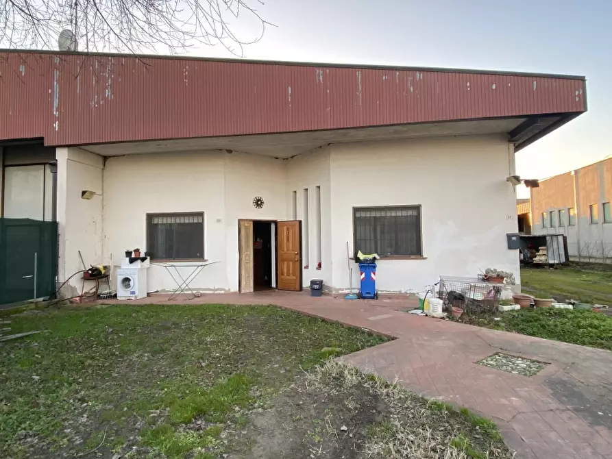 Immagine 1 di Appartamento in vendita  in VIA UGO FOSCOLO a Novi Di Modena
