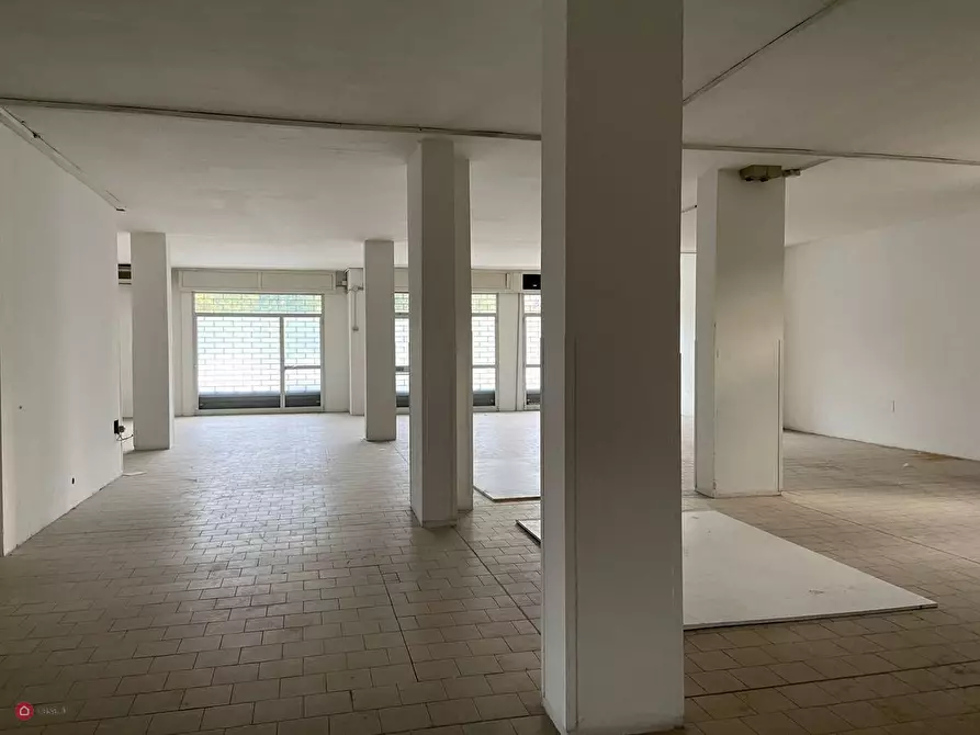 Immagine 10 di Magazzino in vendita  in alghisi a Carpi