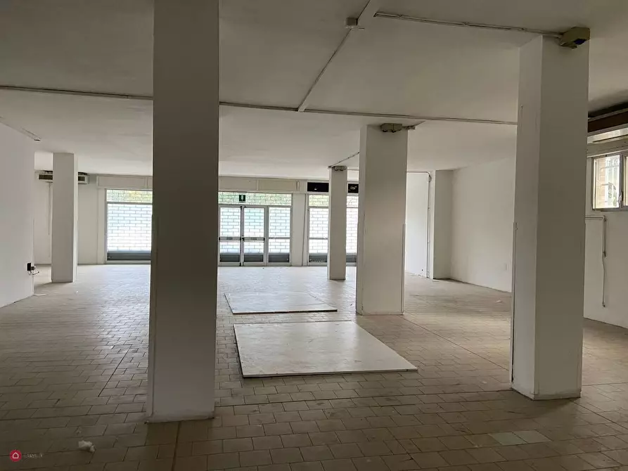 Immagine 11 di Magazzino in vendita  in alghisi a Carpi