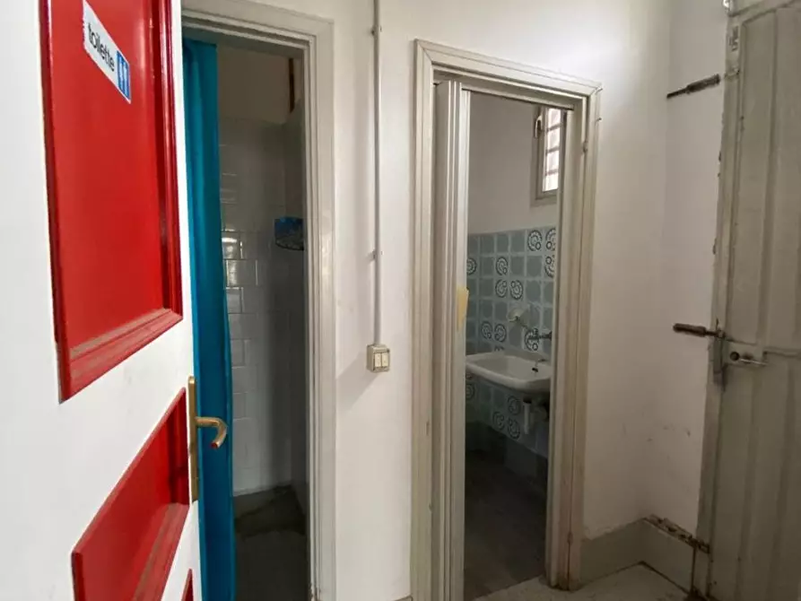 Immagine 13 di Magazzino in vendita  in alghisi a Carpi