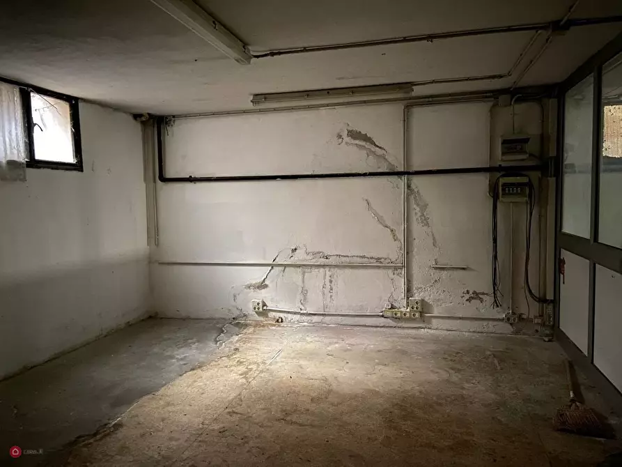 Immagine 17 di Magazzino in vendita  in alghisi a Carpi