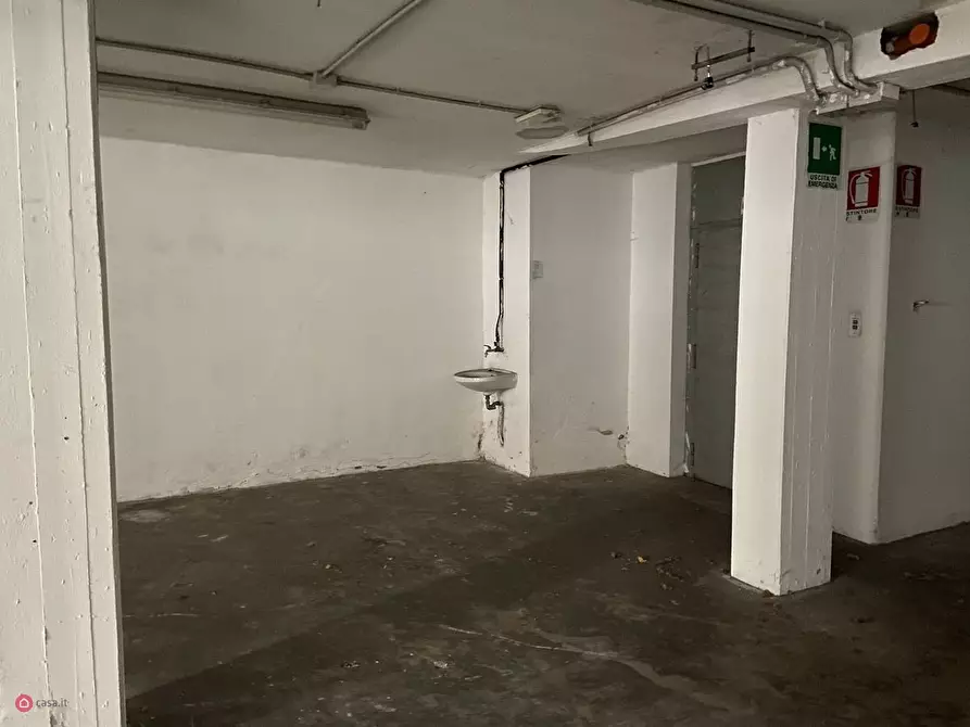 Immagine 20 di Magazzino in vendita  in alghisi a Carpi