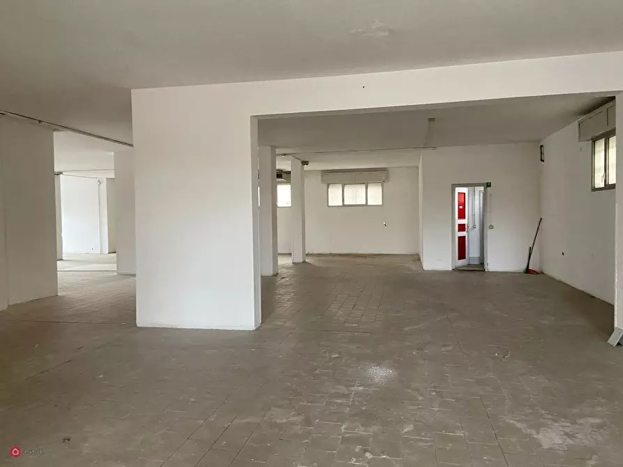 Immagine 3 di Magazzino in vendita  in alghisi a Carpi