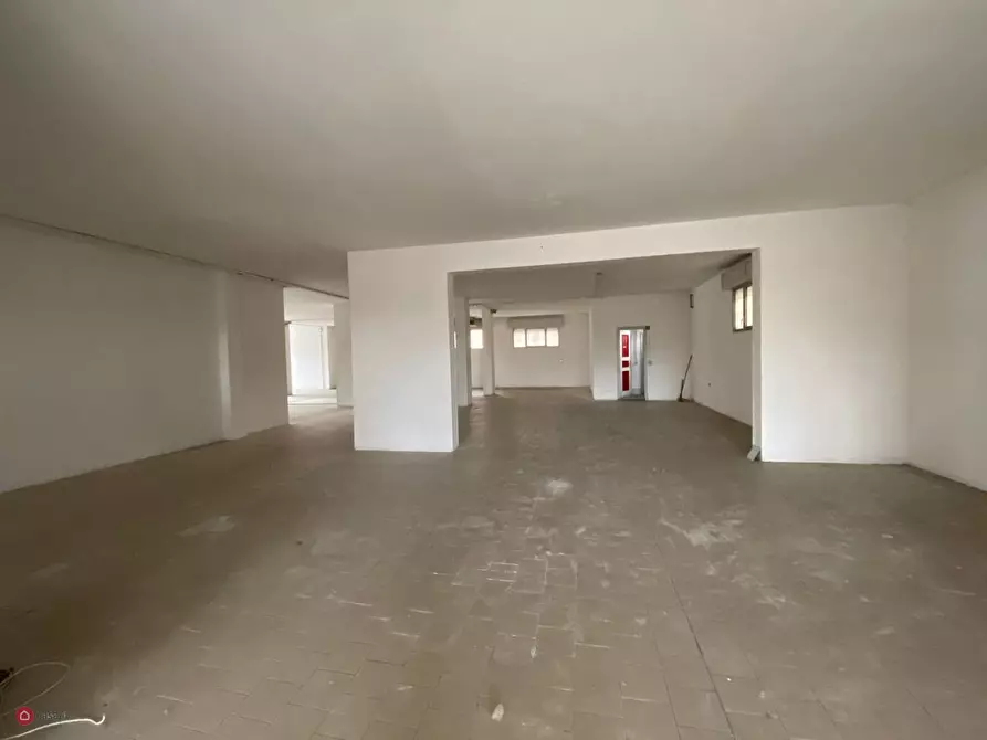 Immagine 4 di Magazzino in vendita  in alghisi a Carpi