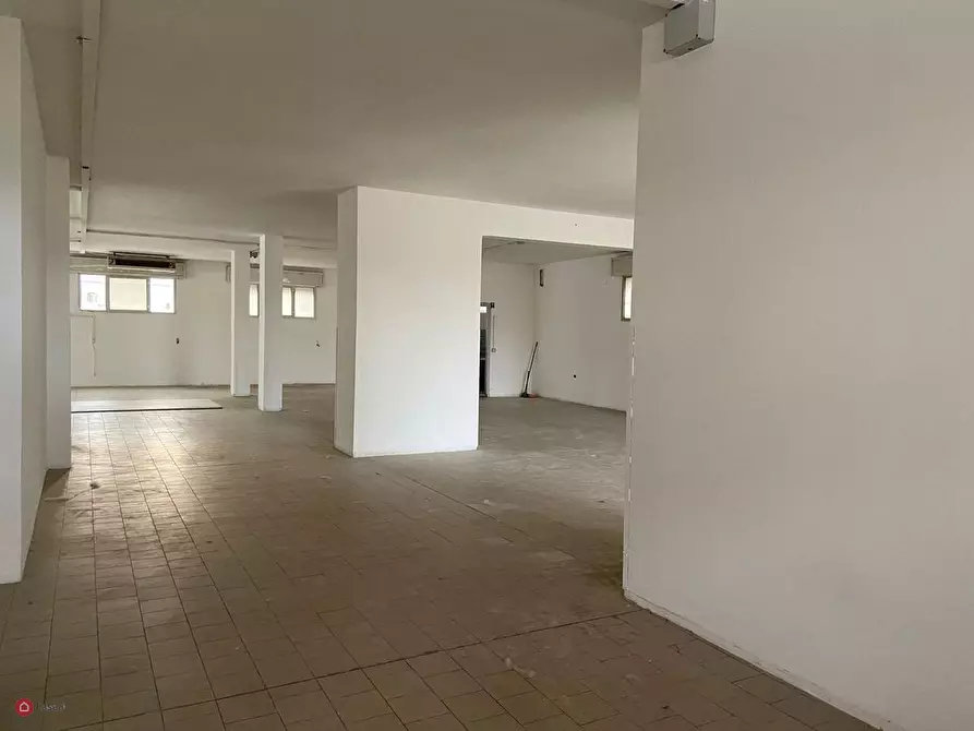 Immagine 5 di Magazzino in vendita  in alghisi a Carpi