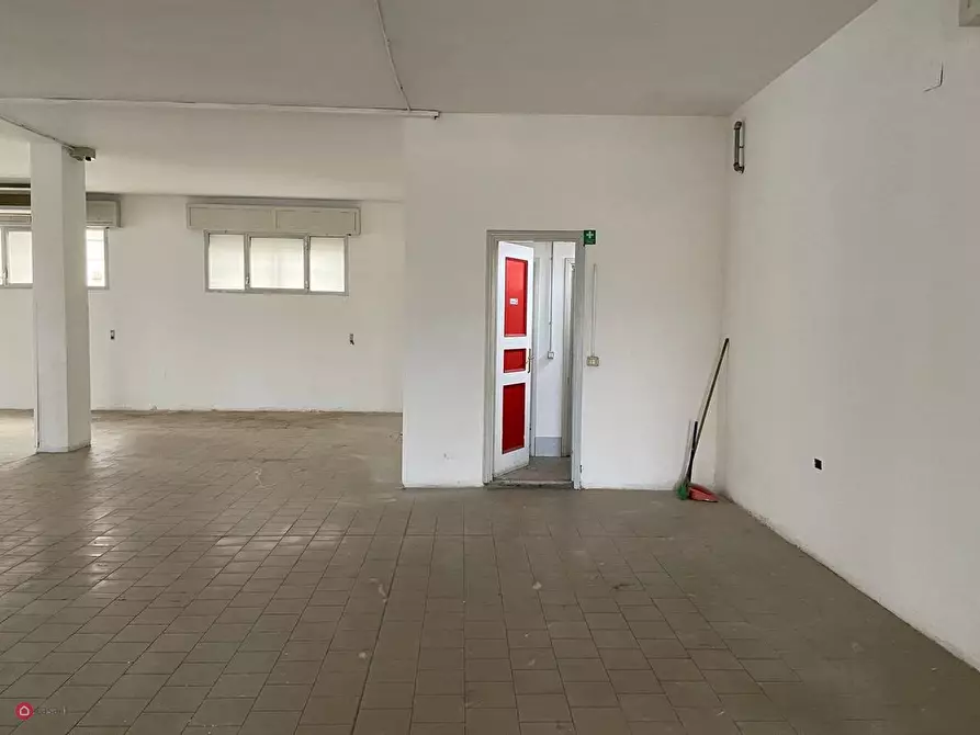 Immagine 6 di Magazzino in vendita  in alghisi a Carpi