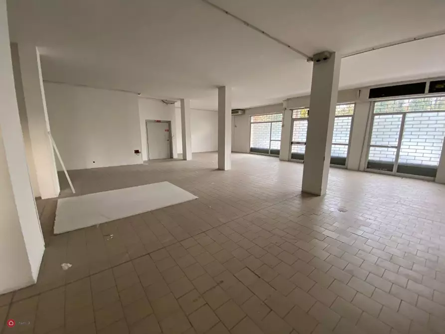 Immagine 7 di Magazzino in vendita  in alghisi a Carpi