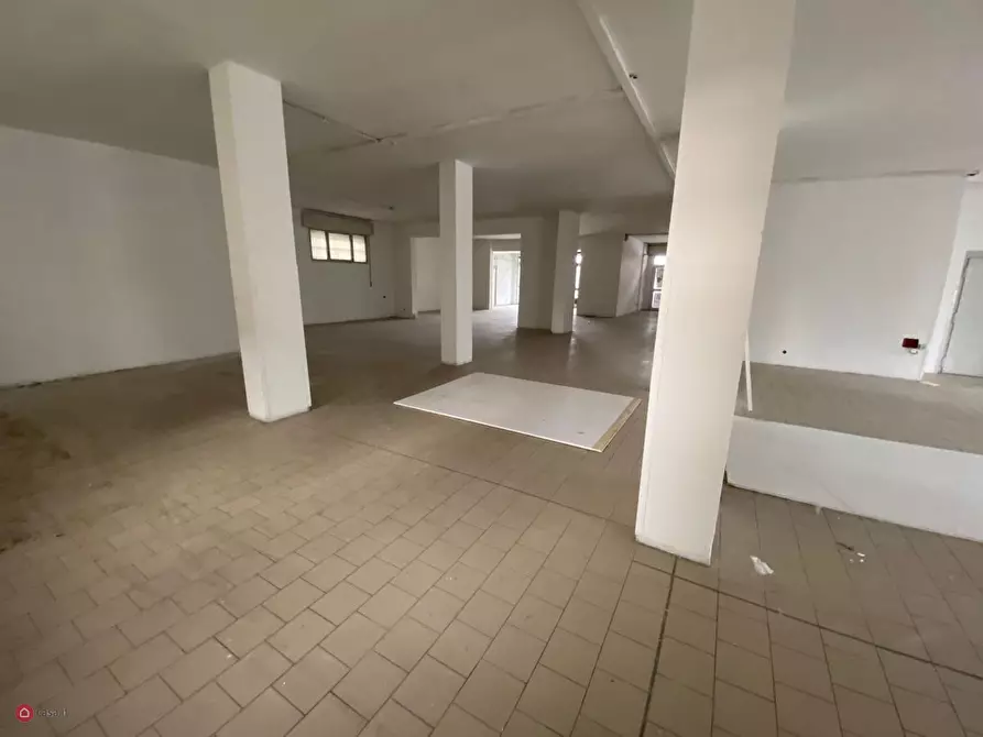Immagine 8 di Magazzino in vendita  in alghisi a Carpi