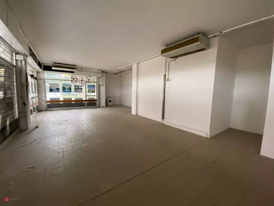 Immagine 9 di Magazzino in vendita  in alghisi a Carpi