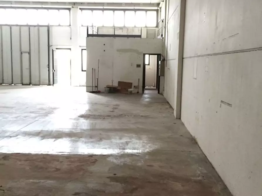 Immagine 10 di Laboratorio in vendita  in Via i maggio a Soliera