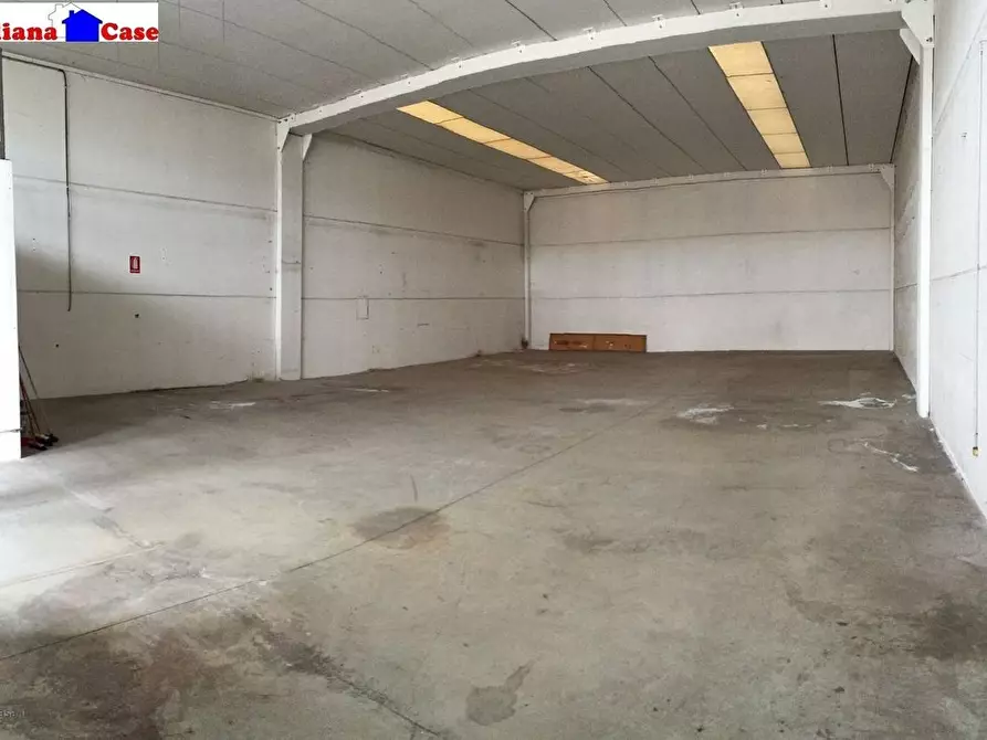 Immagine 2 di Laboratorio in vendita  in Via i maggio a Soliera