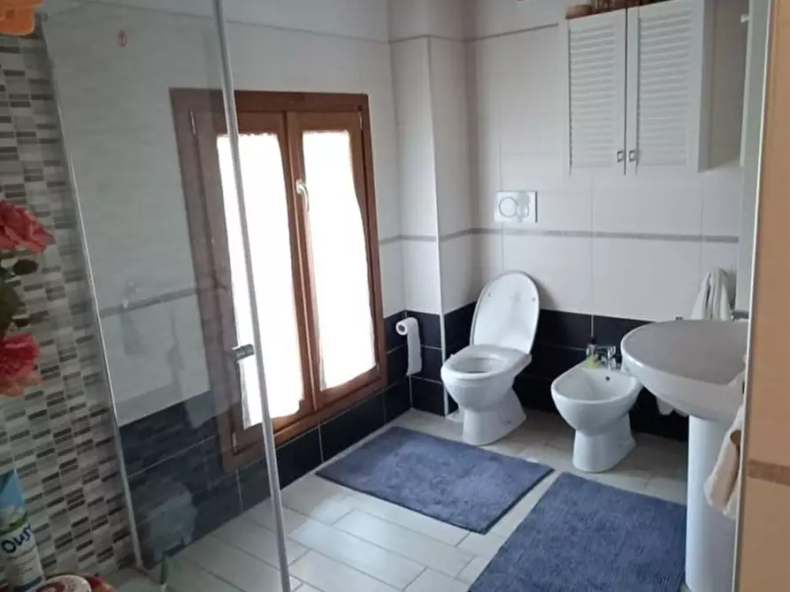 Immagine 25 di Casa bifamiliare in vendita  in roma a Finale Emilia