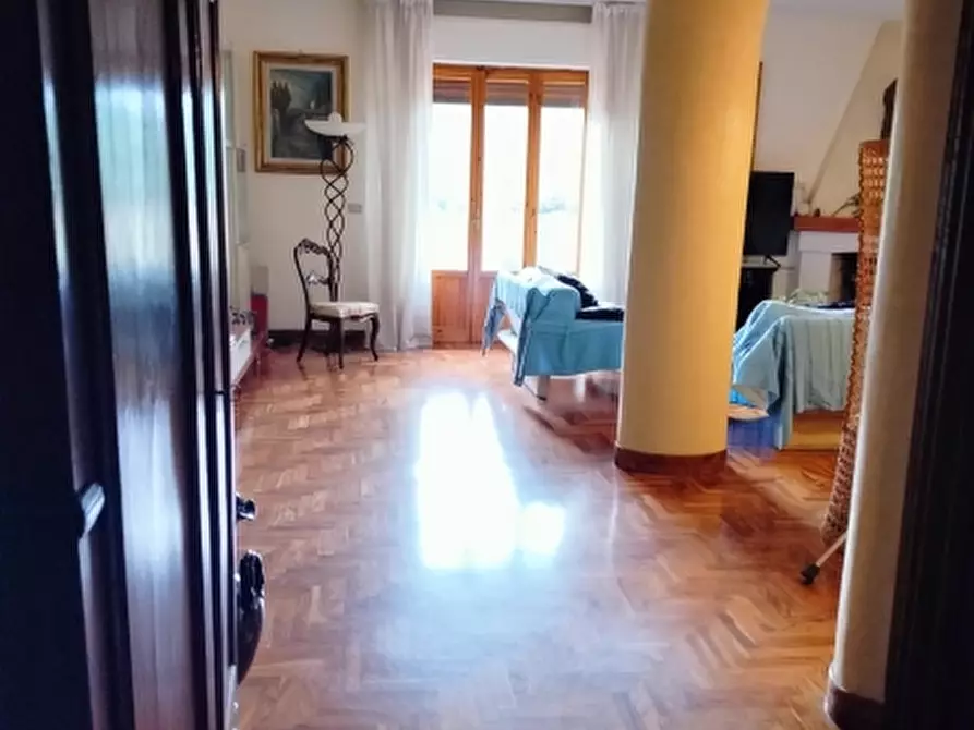 Immagine 2 di Casa bifamiliare in vendita  in Via Roma a Bagno A Ripoli